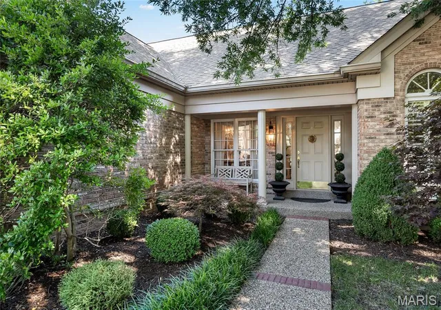 2nd image of 15339 Oaktree Estates Dr, Chesterfield, MO 63017 | MLS# MIS26038239