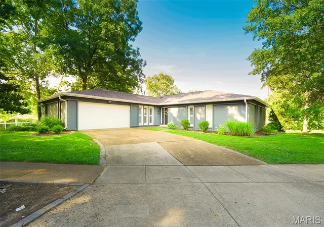 Homes for sale in Ballwin, MO | 1012 Stuyvesant Ln, Ballwin, MO 63011 | MLS# MIS26038242