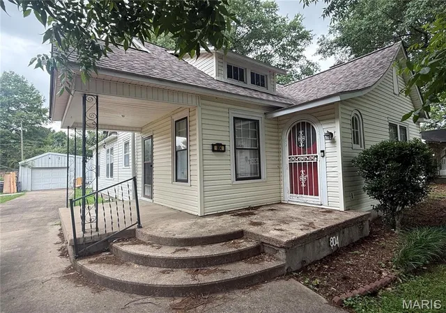 Homes for sale in Caruthersville, MO | 804 Ferguson Ave, Caruthersville, MO 63830 | MLS# MIS26038248