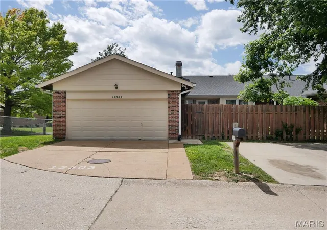 Photo 2 of Condo for sale at 12303 White Cap Ln, Florissant, MO 63033 | MLS# MIS26038249 | Listing updated on 2026-07-08