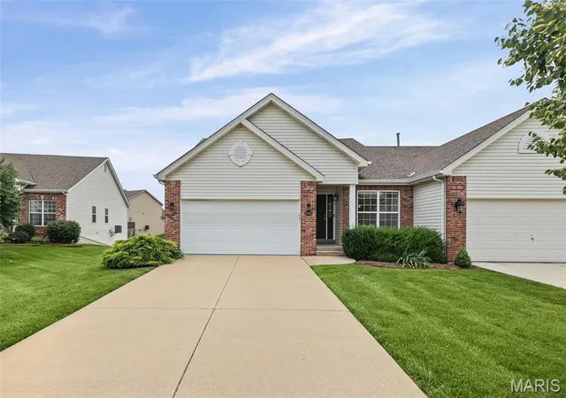 Homes for sale in Maryville, IL | 6852 Kensington Dr, Maryville, IL 62062 | MLS# MIS26038261