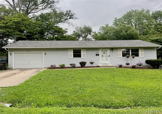 Homes for sale in Greenville, IL | 907 Chicago St, Greenville, IL 62246 | MLS# MIS26038268