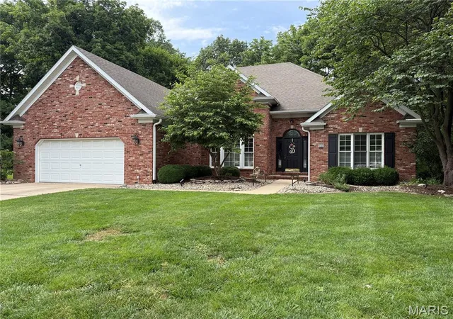 Homes for sale in Godfrey, IL | 1722 Seminole Ln, Godfrey, IL 62035 | MLS# MIS26038270