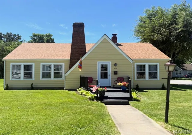 Homes for sale in Bowling Green, MO | 306 E Main St, Bowling Green, MO 63334 | MLS# MIS26038273