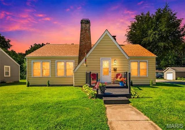 Homes for sale in Bowling Green, MO | 306 E Main St, Bowling Green, MO 63334 | MLS# MIS26038273