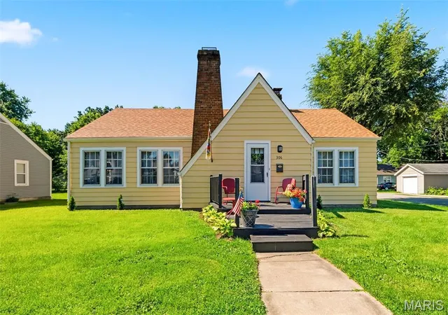 Homes for sale in Bowling Green, MO | 306 E Main St, Bowling Green, MO 63334 | MLS# MIS26038273