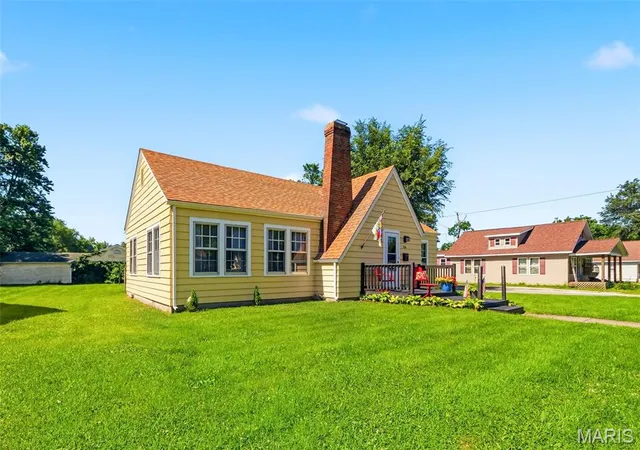 Homes for sale in Bowling Green, MO | 306 E Main St, Bowling Green, MO 63334 | MLS# MIS26038273