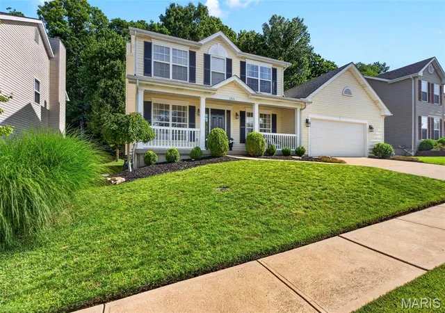 Homes for sale in Fenton, MO | 1211 Lake Canyon Vw, Fenton, MO 63026 | MLS# MIS26038274