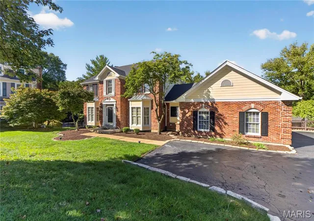 Photo 3 of Single family home for sale at 12816 Pelham Ests Dr, Saint Louis, MO 63131 | MLS# MIS26038276 | Listing updated on 2026-10-04