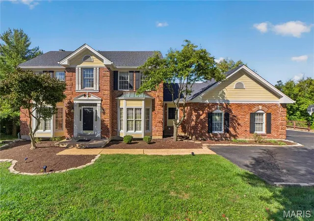 Photo 3 of Single family home for sale at 12816 Pelham Ests Dr, Saint Louis, MO 63131 | MLS# MIS26038276 | Listing updated on 2026-10-04