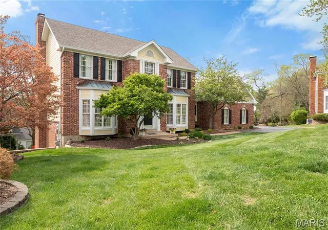 Photo 4 of Single family home for sale at 12816 Pelham Ests Dr, Saint Louis, MO 63131 | MLS# MIS26038276 | Listing updated on 2026-10-04