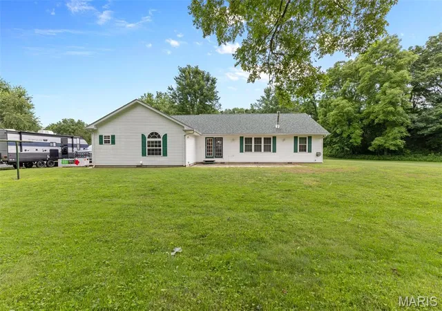 Photo 3 of Sale Pending at 341 E Dent St, Ironton, MO 63650 | MLS# MIS26038302 | Listing updated on 2026-09-06
