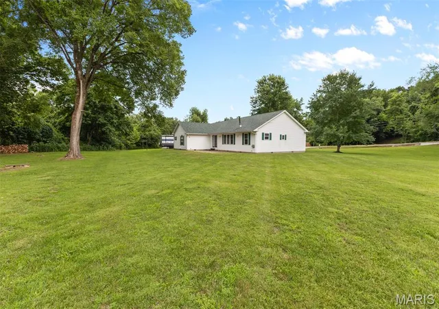 Photo 4 of Sale Pending at 341 E Dent St, Ironton, MO 63650 | MLS# MIS26038302 | Listing updated on 2026-09-06