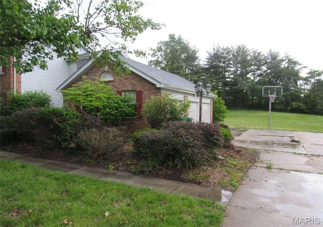 3rd image of 1164 English Saddle Rd, Florissant, MO 63034 | MLS# MIS26038315