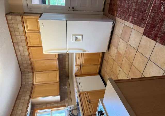 4th image of 2404 Hartland Ave, St Louis, MO 63114 | MLS# MIS26038333
