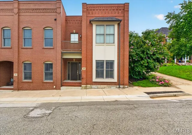 Homes for sale in Washington, MO | 107 E Main St, Washington, MO 63090 | MLS# MIS26038346