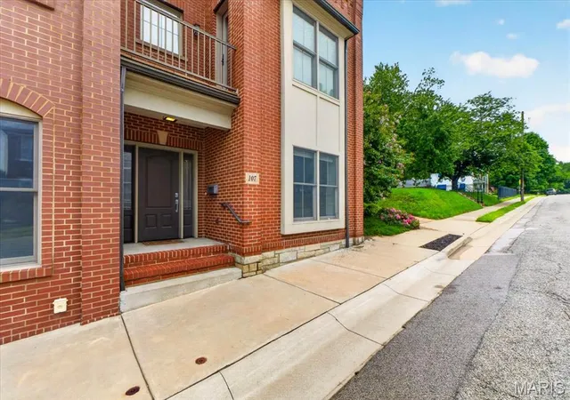Homes for sale in Washington, MO | 107 E Main St, Washington, MO 63090 | MLS# MIS26038346