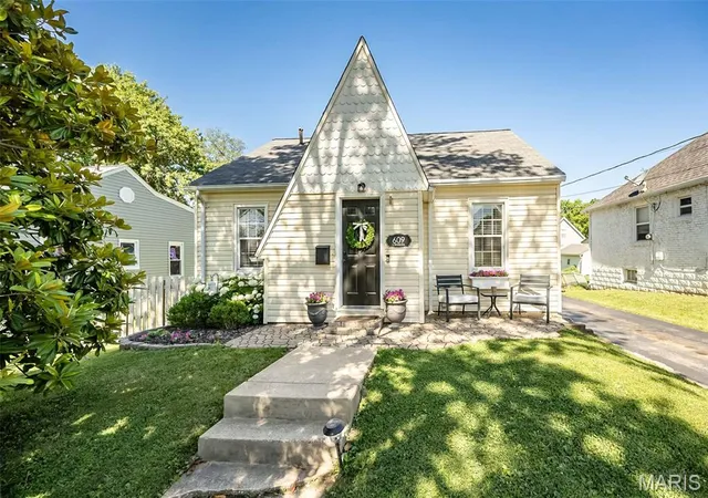 Homes for sale in Kirkwood, MO | 609 S Fillmore Ave, Kirkwood, MO 63122 | MLS# MIS26038349