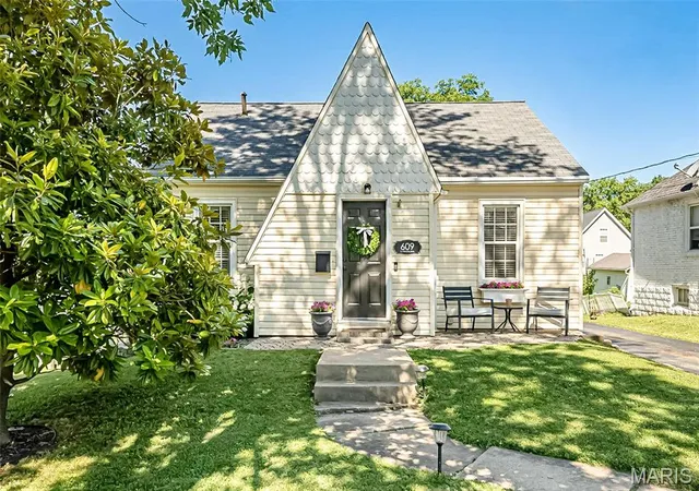Homes for sale in Kirkwood, MO | 609 S Fillmore Ave, Kirkwood, MO 63122 | MLS# MIS26038349