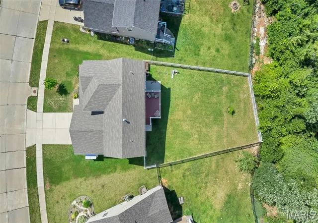 Photo 3 of Sale Pending at 425 Dusty Brook Dr, O Fallon, MO 63366 | MLS# MIS26038352 | Listing updated on 2026-09-04