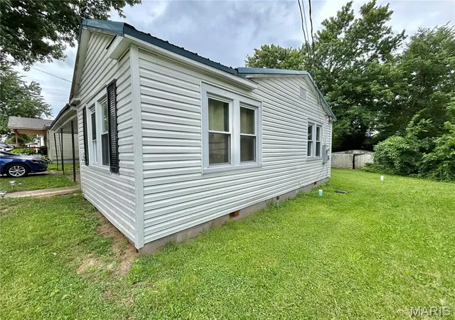 Homes for sale in Salem, MO | 905 E 1st St, Salem, MO 65560 | MLS# MIS26038356