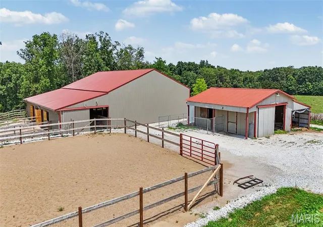 Photo 3 of Sale Pending at 10673 Christina Dr, Wright City, MO 63390 | MLS# MIS26038362 | Listing updated on 2026-09-16