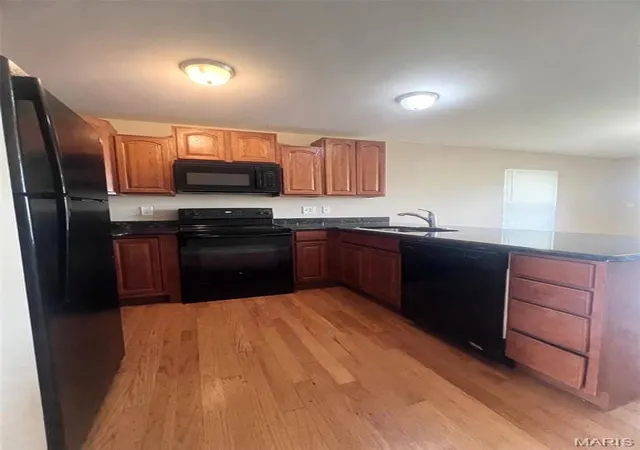 Photo 4 of Townhouse for sale at 11 Cabanne Townhome Dr, St Louis, MO 63112 | MLS# MIS26038366 | Listing updated on 2026-10-15