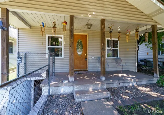 Homes for sale in Granite City, IL | 2221 Lee Ave, Granite City, IL 62040 | MLS# MIS26038372