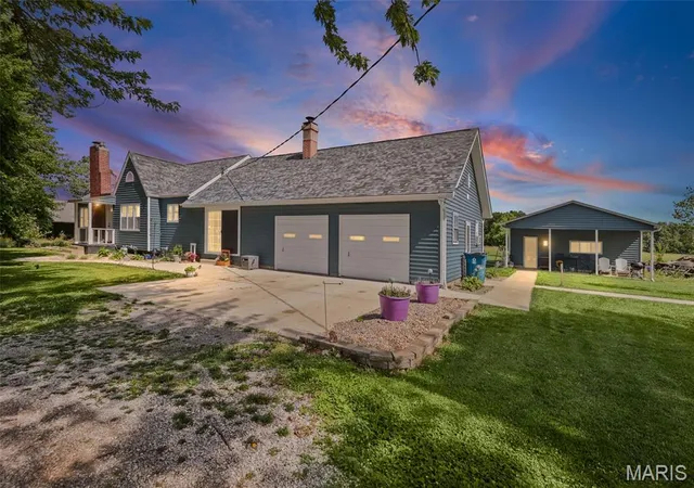 Photo 1 of Single family home for sale at 23035 Dubois Blacktop Rd, Du Bois, IL 62831 | MLS# MIS26038396 | Listing updated on 2026-09-15