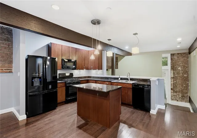 3rd image of 2901 Wisconsin Ave, St. Louis, MO 63118