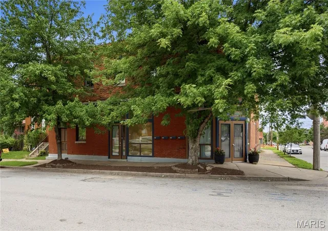 2nd image of 2901 Wisconsin Ave, St Louis, MO 63118