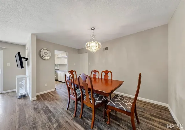 Listing Photo 4 - Condo for sale in building located at 11999 Villa Dorado Dr, St. Louis, MO 63146 - Unit #E