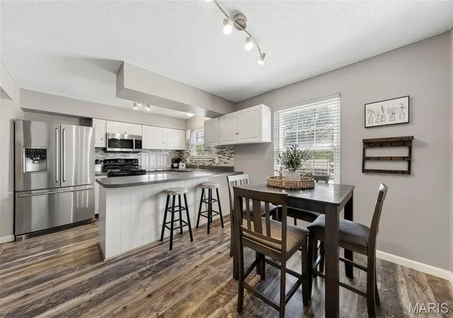 Listing Photo 5 - Condo for sale in building located at 11999 Villa Dorado Dr, St. Louis, MO 63146 - Unit #E