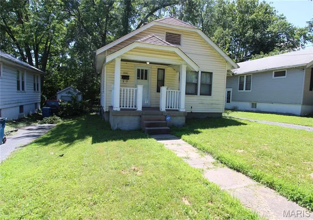 Homes for sale in Jennings, MO | 2210 Lexa Dr, Jennings, MO 63136 | MLS# MIS26038410