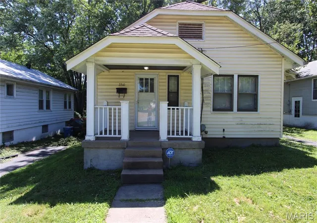 Homes for sale in Jennings, MO | 2210 Lexa Dr, Jennings, MO 63136 | MLS# MIS26038410