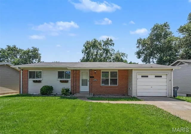 Homes for sale in Hazelwood, MO | 566 Candle Light Ln, Hazelwood, MO 63042 | MLS# MIS26038422