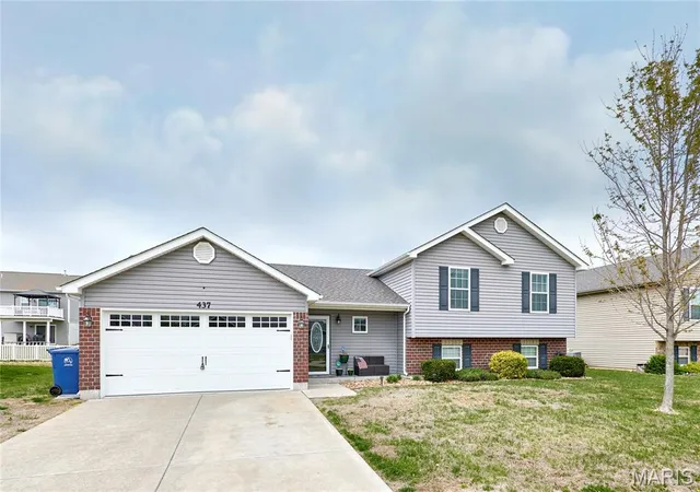 Homes for sale in Wentzville, MO | 437 Prairie Creek Dr, Wentzville, MO 63385 | MLS# MIS26038433