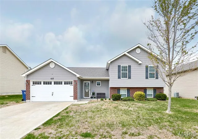 Homes for sale in Wentzville, MO | 437 Prairie Creek Dr, Wentzville, MO 63385 | MLS# MIS26038433
