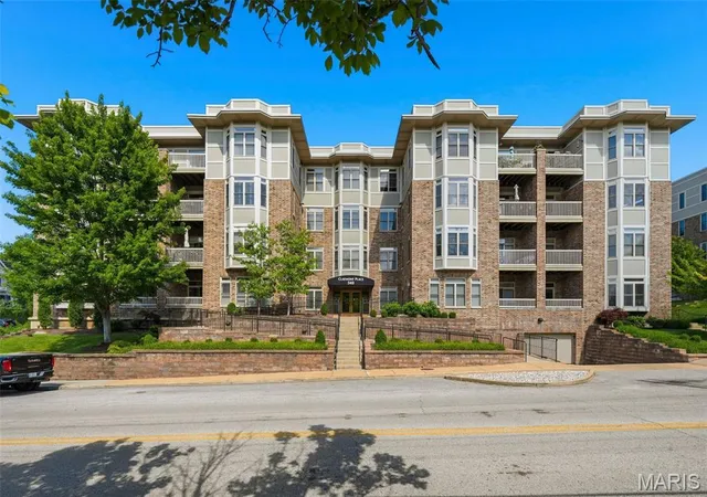 Homes for sale in University, MO | 540 N And S Rd, University, MO 63130