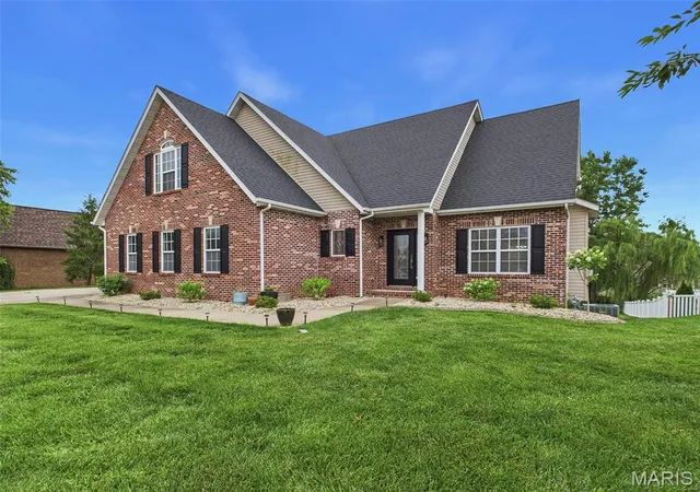 Photo 2 of Single family home for sale at 432 Marbleton Cir, O Fallon, IL 62269 | MLS# MIS26038441 | Listing updated on 2026-09-14