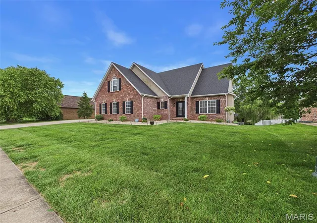 Photo 3 of Single family home for sale at 432 Marbleton Cir, O Fallon, IL 62269 | MLS# MIS26038441 | Listing updated on 2026-09-25