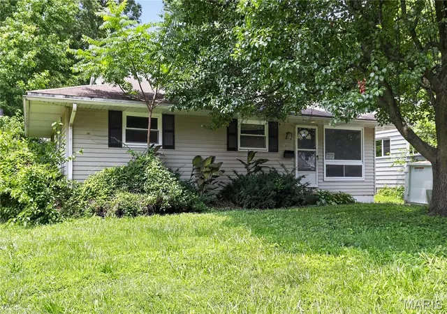 Photo 1 of Sale Pending at 10829 Glen Garry Rd, Saint Louis, MO 63137 | MLS# MIS26038451 | Listing updated on 2026-10-27