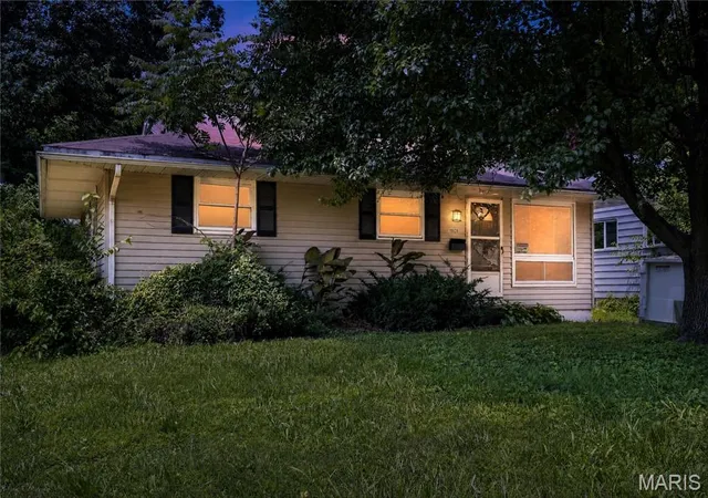 Photo 2 of Sale Pending at 10829 Glen Garry Rd, Saint Louis, MO 63137 | MLS# MIS26038451 | Listing updated on 2026-10-27