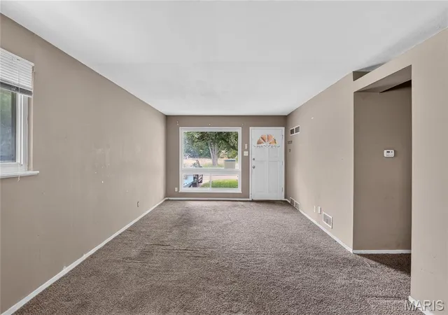 Photo 4 of Sale Pending at 10829 Glen Garry Rd, Saint Louis, MO 63137 | MLS# MIS26038451 | Listing updated on 2026-10-27