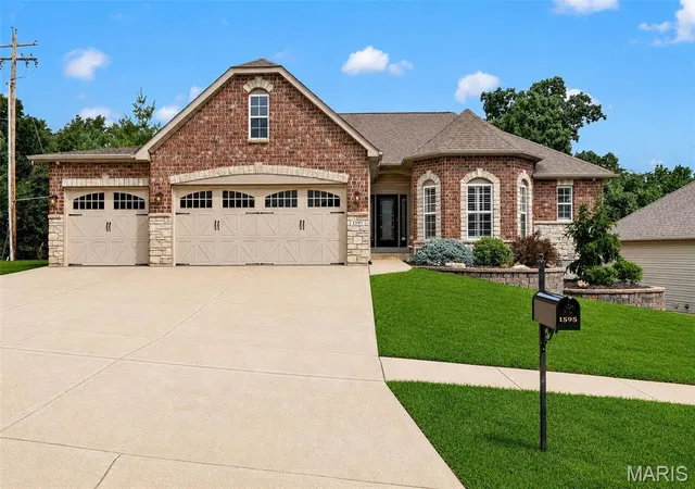 2nd image of 1595 Heritage Valley Dr, High Ridge, MO 63049 | MLS# MIS26038458