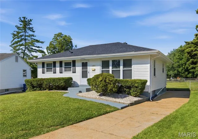 2nd image of 195 Eldorado Dr, Florissant, MO 63031 | MLS# MIS26038467