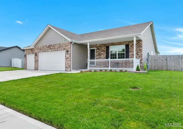 Homes for sale in Granite City, IL | 3548 Cardinal Crossing Blvd, Granite City, IL 62040 | MLS# MIS26038476