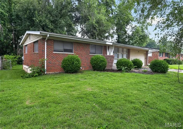 Photo 2 of Single family home for sale at 2365 Hallwood Dr, Saint Louis, MO 63136 | MLS# MIS26038485 | Listing updated on 2026-10-09