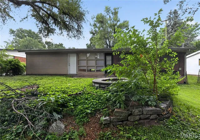 Photo 3 of Single family home for sale at 2365 Hallwood Dr, Saint Louis, MO 63136 | MLS# MIS26038485 | Listing updated on 2026-10-09