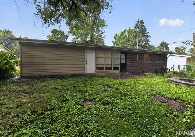 Photo 4 of Single family home for sale at 2365 Hallwood Dr, Saint Louis, MO 63136 | MLS# MIS26038485 | Listing updated on 2026-10-09